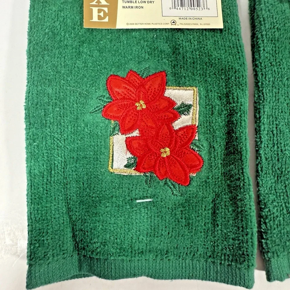 Better Home Fingertip Towels 11x17 Green Christmas Poinsettia Sleigh Set 2